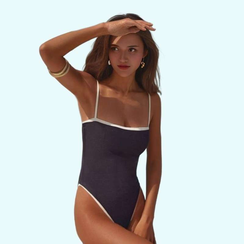 सेक्सी स्विमसूट